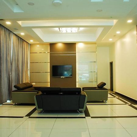 Lf Hotel Tapah Esterno foto
