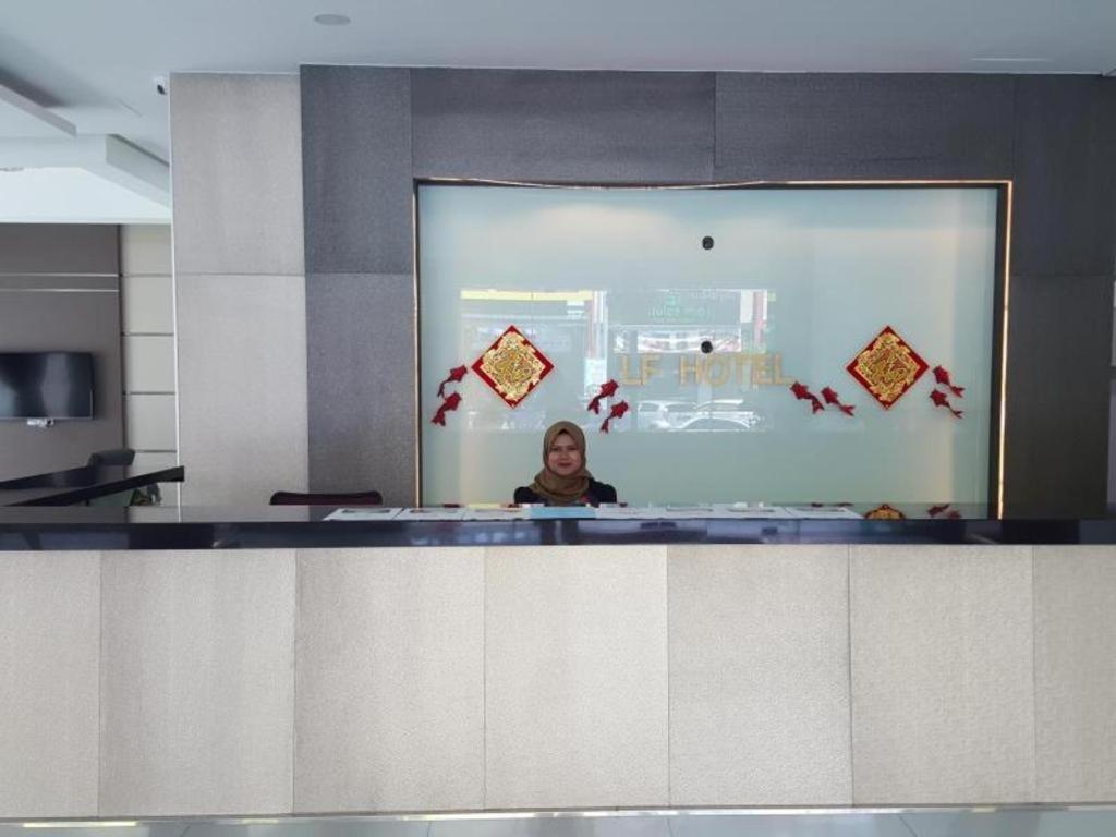 Lf Hotel Tapah Esterno foto
