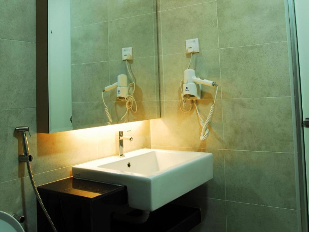 Lf Hotel Tapah Esterno foto