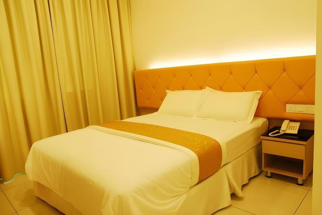 Lf Hotel Tapah Esterno foto