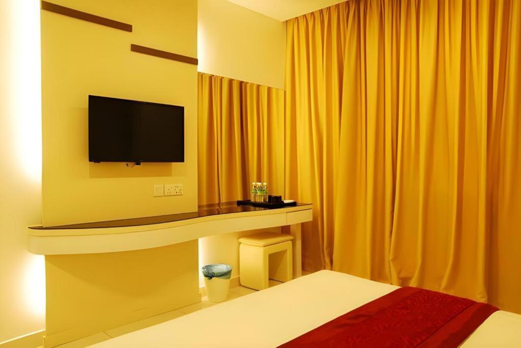 Lf Hotel Tapah Esterno foto