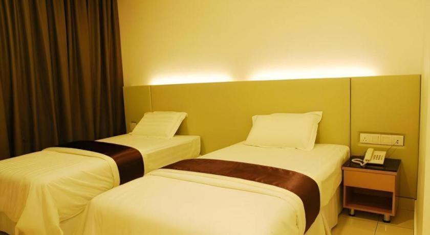 Lf Hotel Tapah Esterno foto